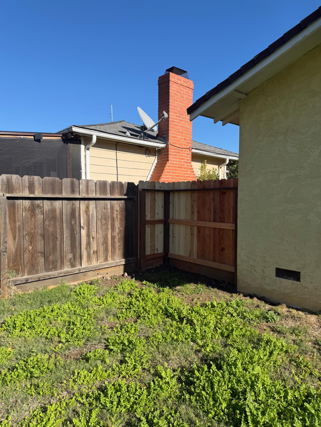 725 Sycamore Avenue Gustine, CA 95322 - Photo 19 of 31 a front view of a house with a yard