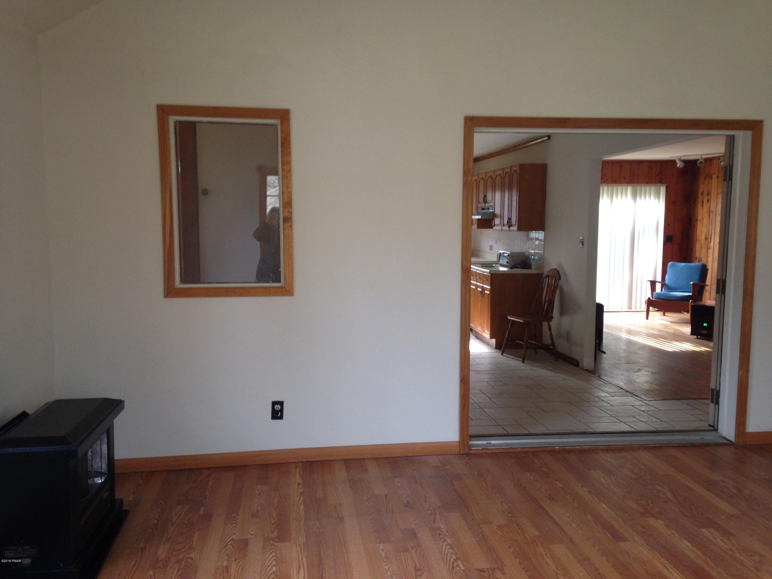 252 Raymondskill Road Milford, PA 18337 - Photo 3 of 31 071