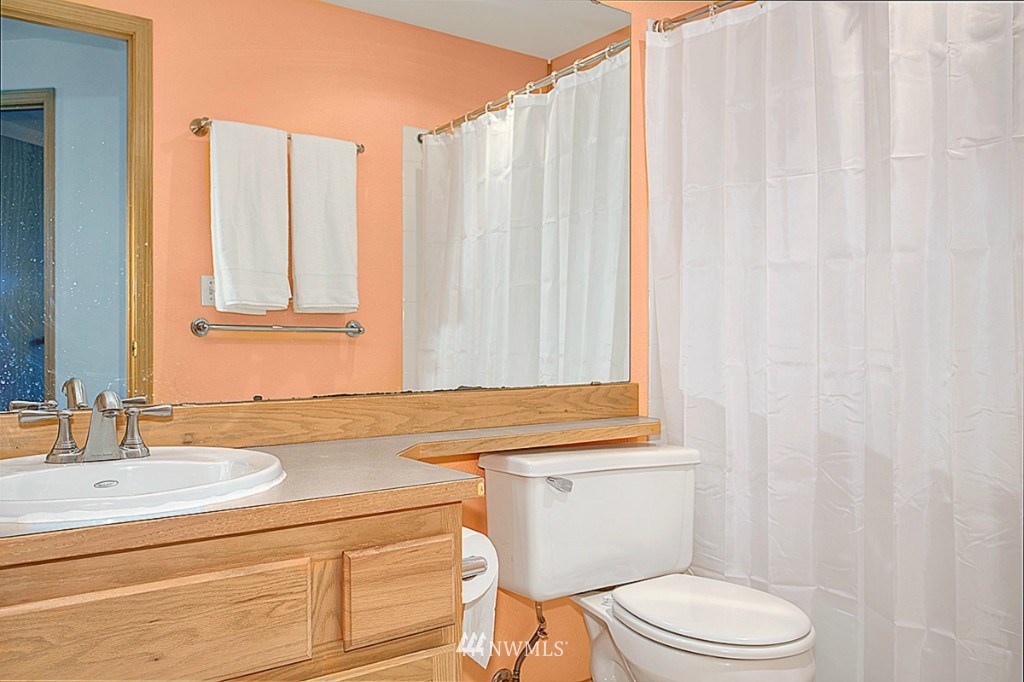 17612 114th Place Southeast Renton, WA 98055 - Photo 12 of 20