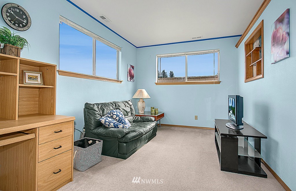 17612 114th Place Southeast Renton, WA 98055 - Photo 9 of 20