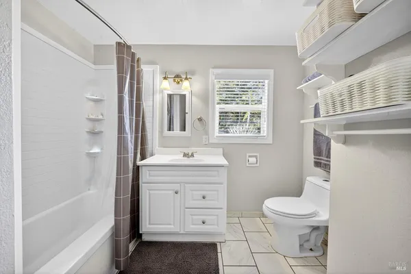 $1,249,000 | 8813-8815 Petaluma Hill Road, Penngrove, CA 94951