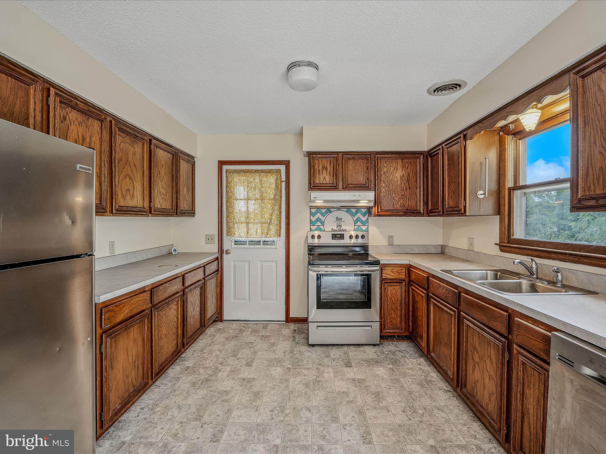 6073 Valley Road Berkeley Springs, WV 25411 - Photo 8 of 30 Kitchen