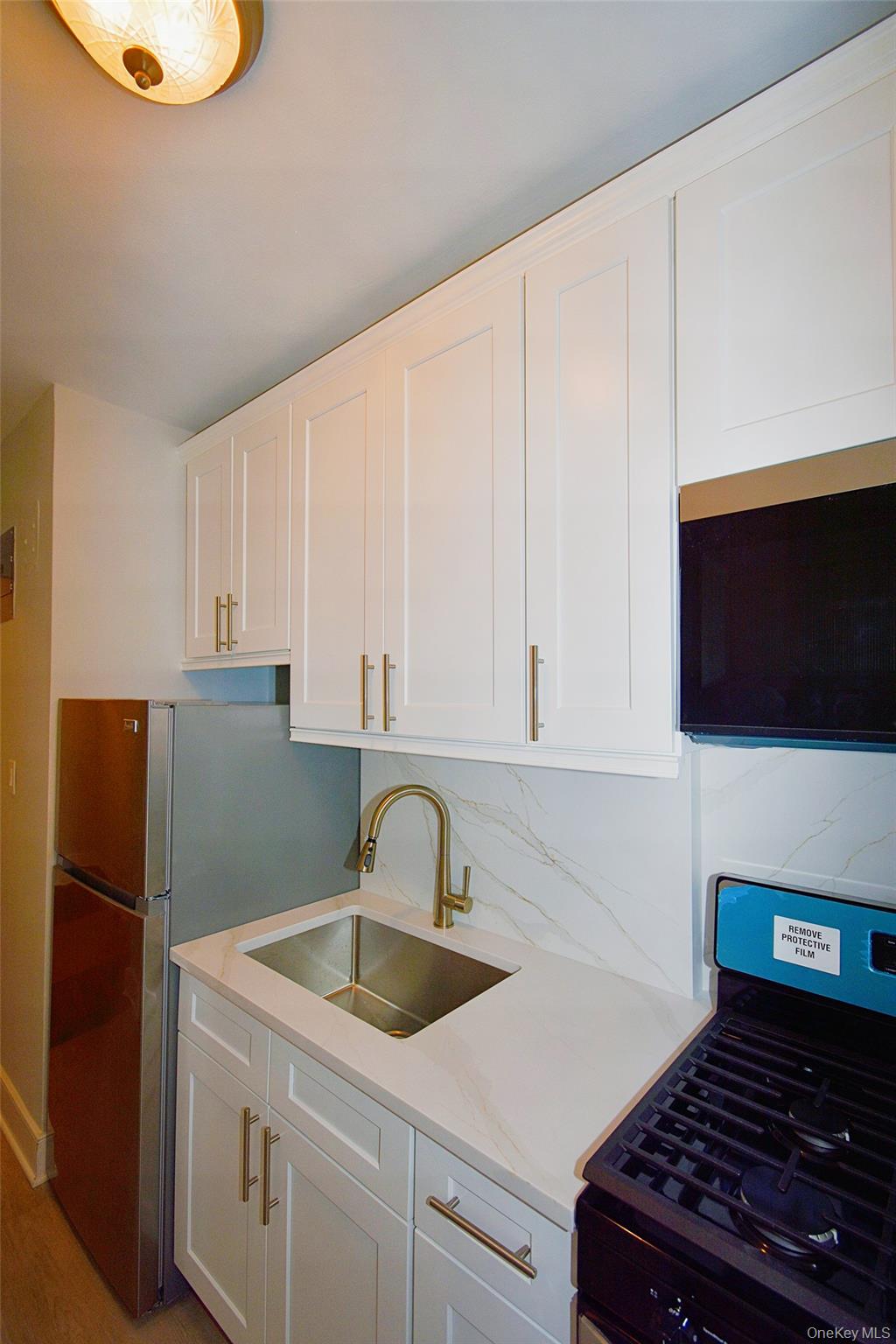786 Bronx River Road, Unit B56 Bronxville, NY 10708 - Photo 5 of 8 a kitchen with a sink and a stove top oven