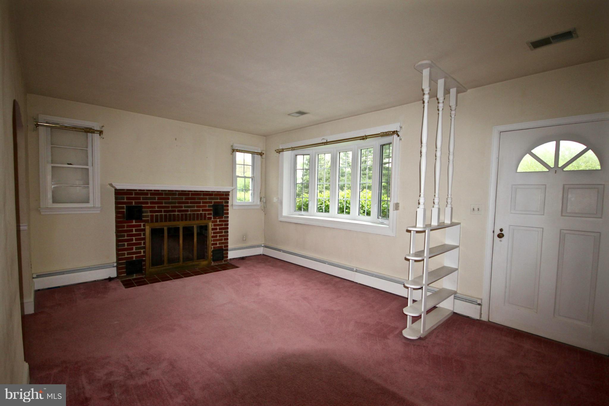 3626 Solomons Island Road Davidsonville, MD 21035 - Photo 16 of 29 Living Room