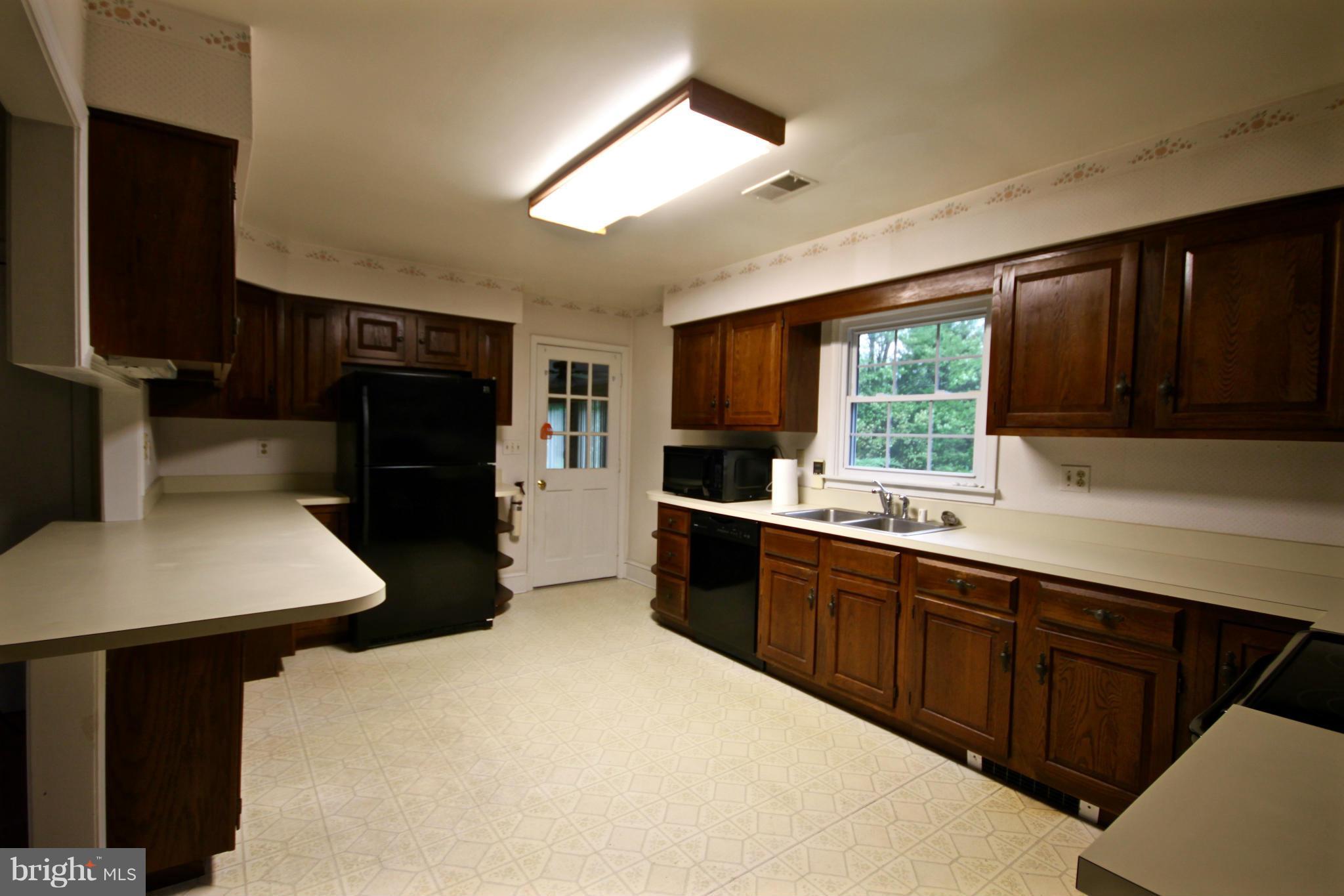 3626 Solomons Island Road Davidsonville, MD 21035 - Photo 10 of 29 Kitchen