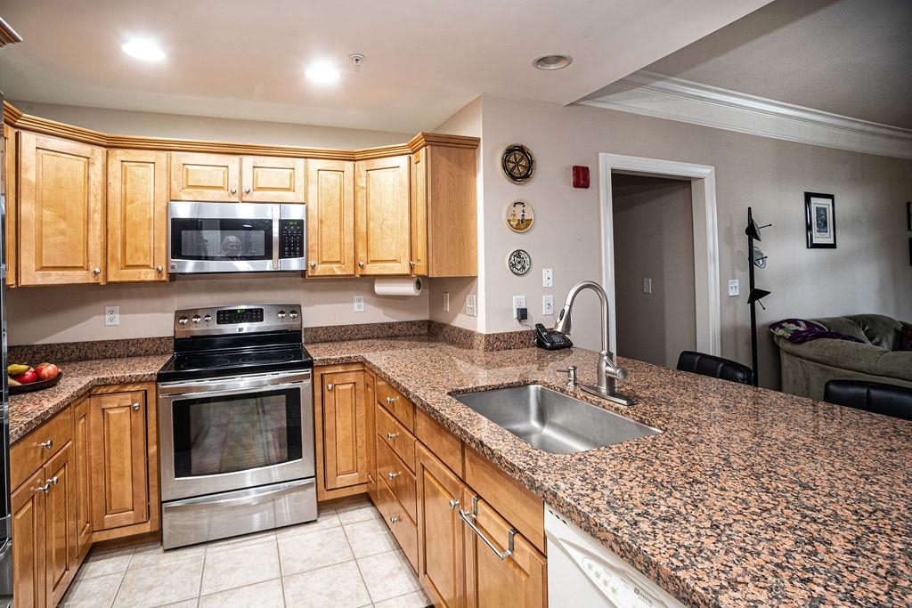 5 Sally Sweets Way, Unit 239 Salem, NH 03079 - Photo 4 of 32