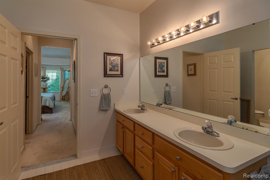 29241 Autumn Ridge Farmington Hills, MI 48334 - Photo 16 of 25