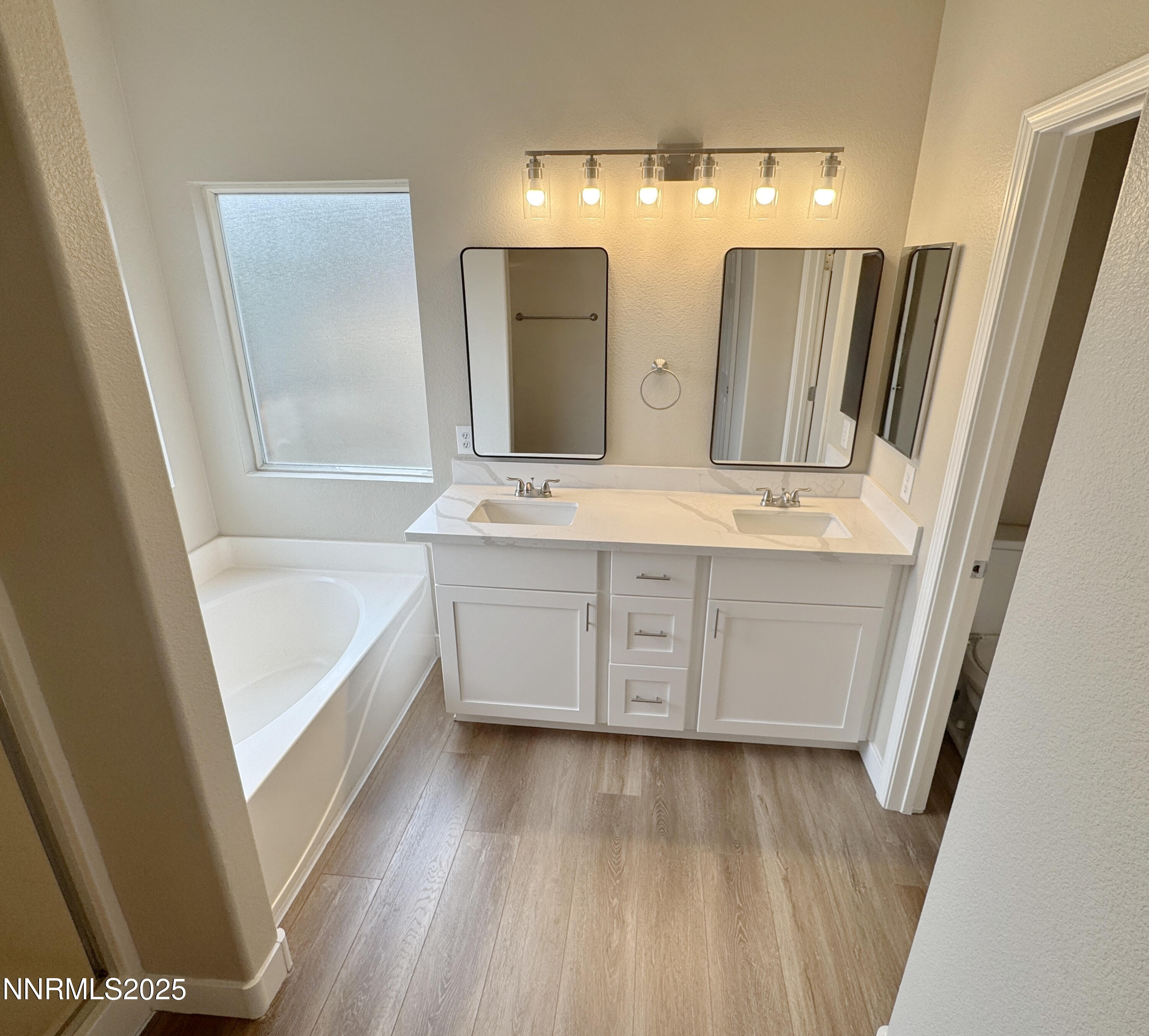 3868 Snow Valley Drive Reno, NV 89508 - Photo 24 of 51 Primary Bathroom (2)