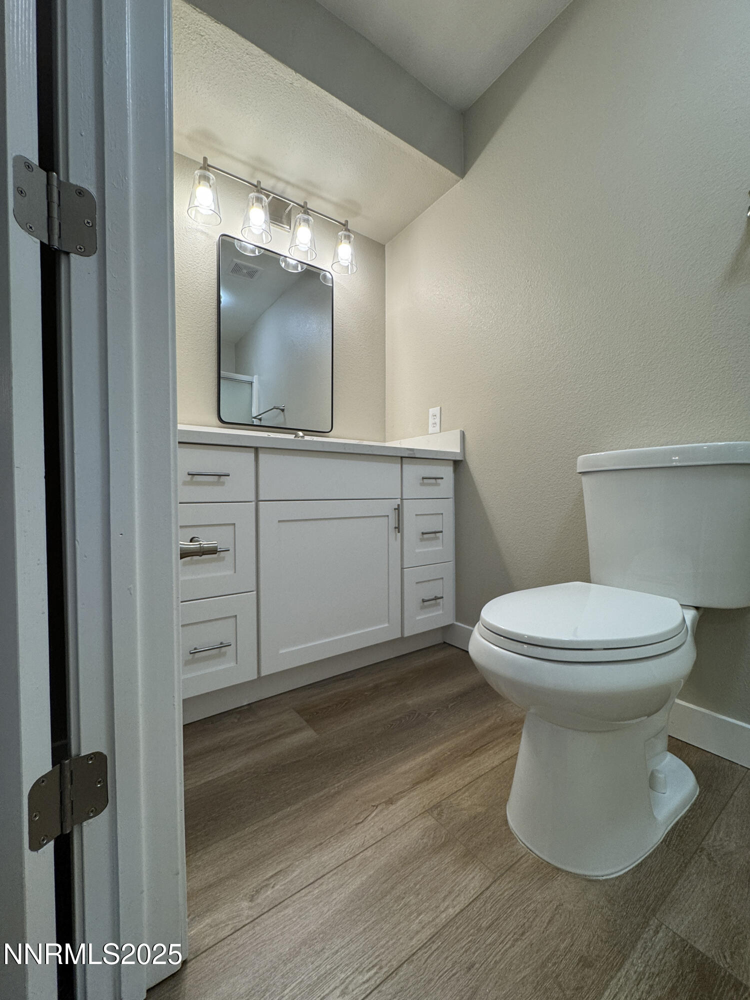 3868 Snow Valley Drive Reno, NV 89508 - Photo 36 of 51 Upstairs Bath (2)