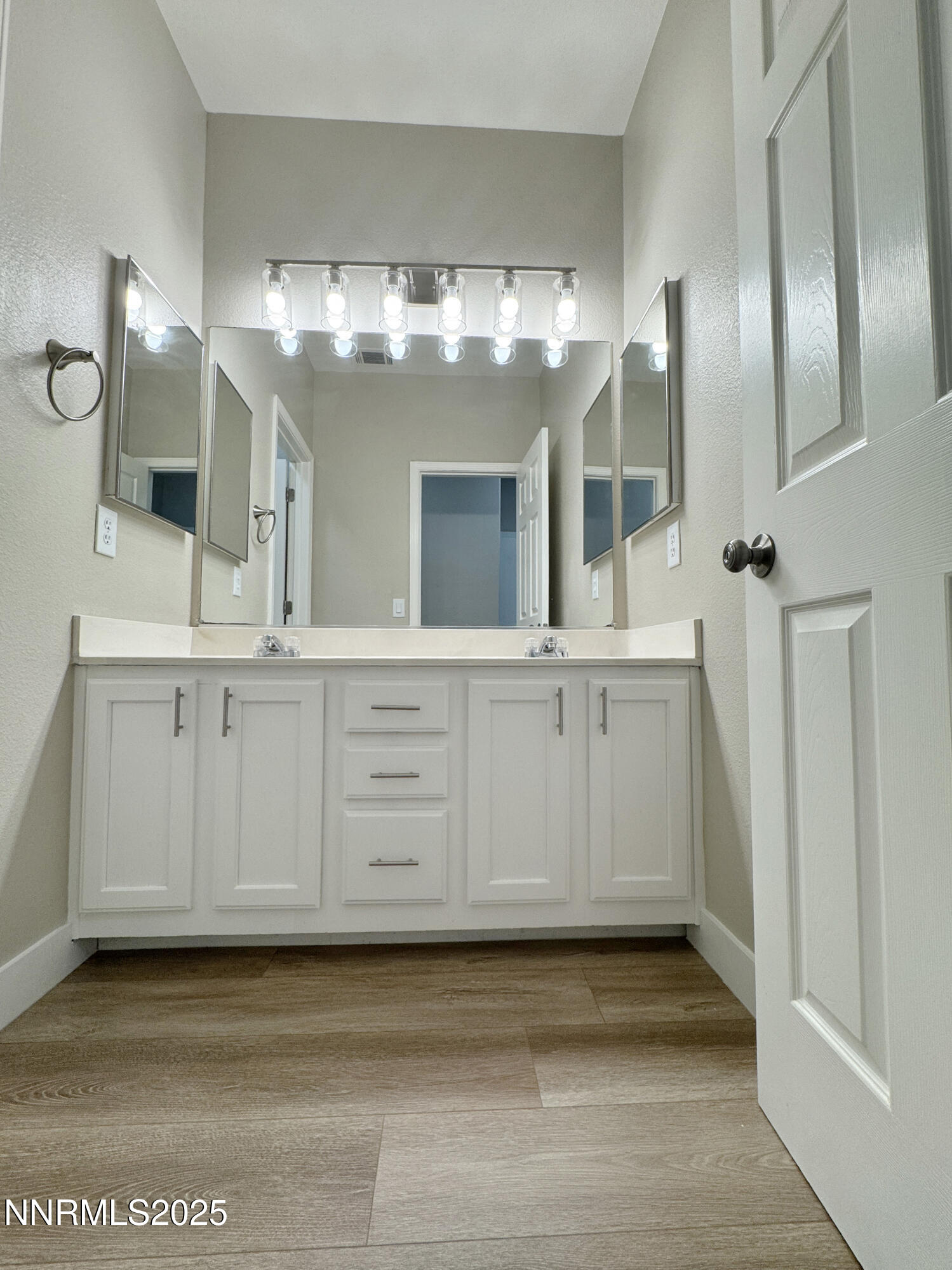 3868 Snow Valley Drive Reno, NV 89508 - Photo 8 of 51 Downstairs Full Bath (1)