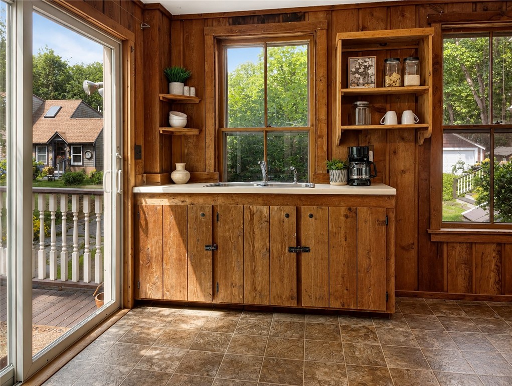219 Nanaquaket Road Tiverton, RI 02878 - Photo 27 of 50