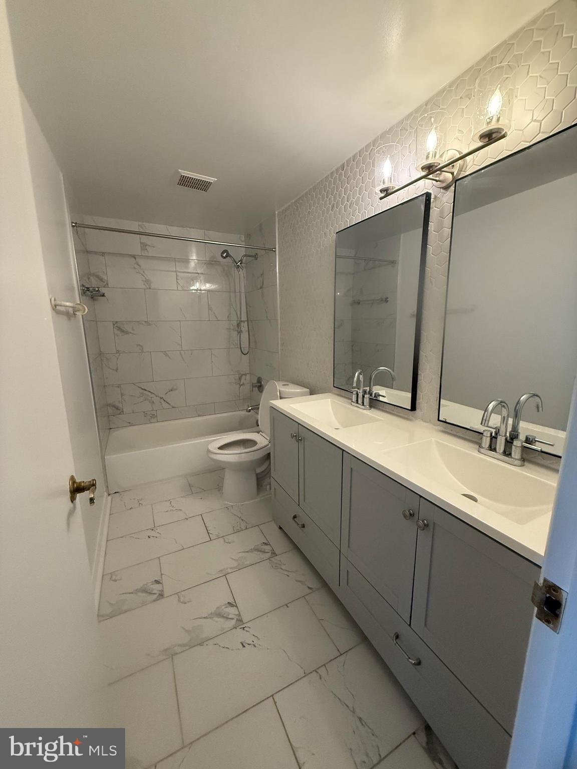 6530 Frietchie Row Columbia, MD 21045 - Photo 14 of 32 UPSTAIRS BATHROOM