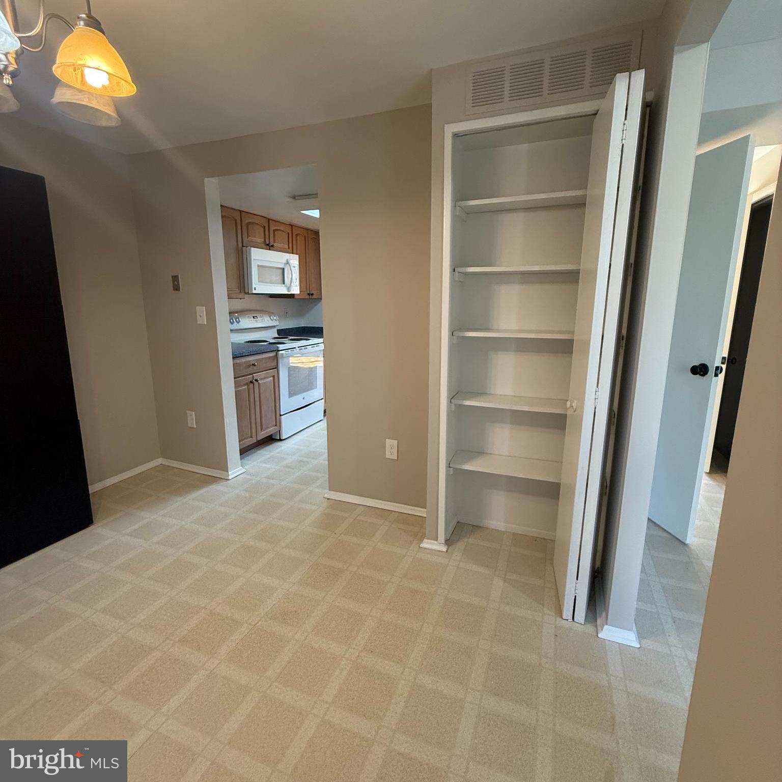 6530 Frietchie Row Columbia, MD 21045 - Photo 4 of 32