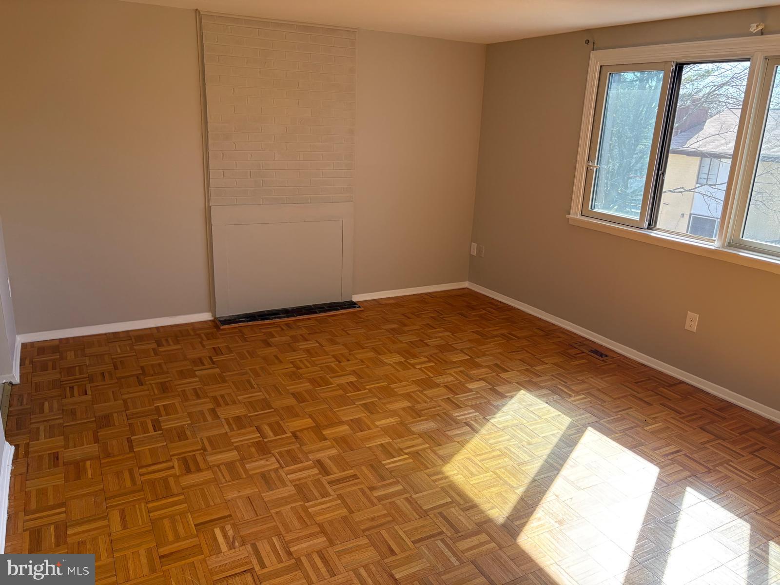 6530 Frietchie Row Columbia, MD 21045 - Photo 9 of 32 MAIN LEVEL LIVING ROOM