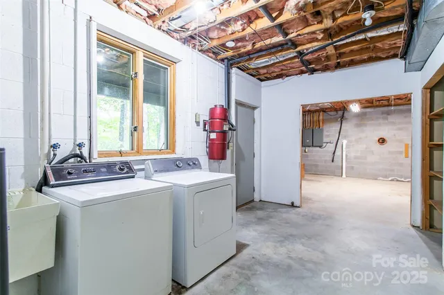 a view of a storage & utility room