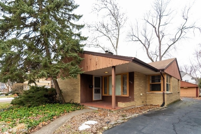 326 North County Line Road Hinsdale, IL 60521 - Photo 2 of 12 a front view of a house with garden