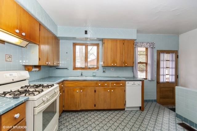 326 North County Line Road Hinsdale, IL 60521 - Photo 5 of 12 a kitchen with a sink stove and cabinets