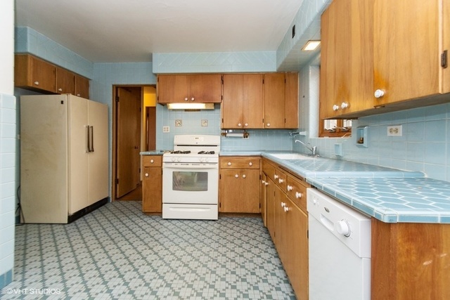 326 North County Line Road Hinsdale, IL 60521 - Photo 6 of 12 a kitchen with stainless steel appliances granite countertop a stove a refrigerator a sink and dishwasher