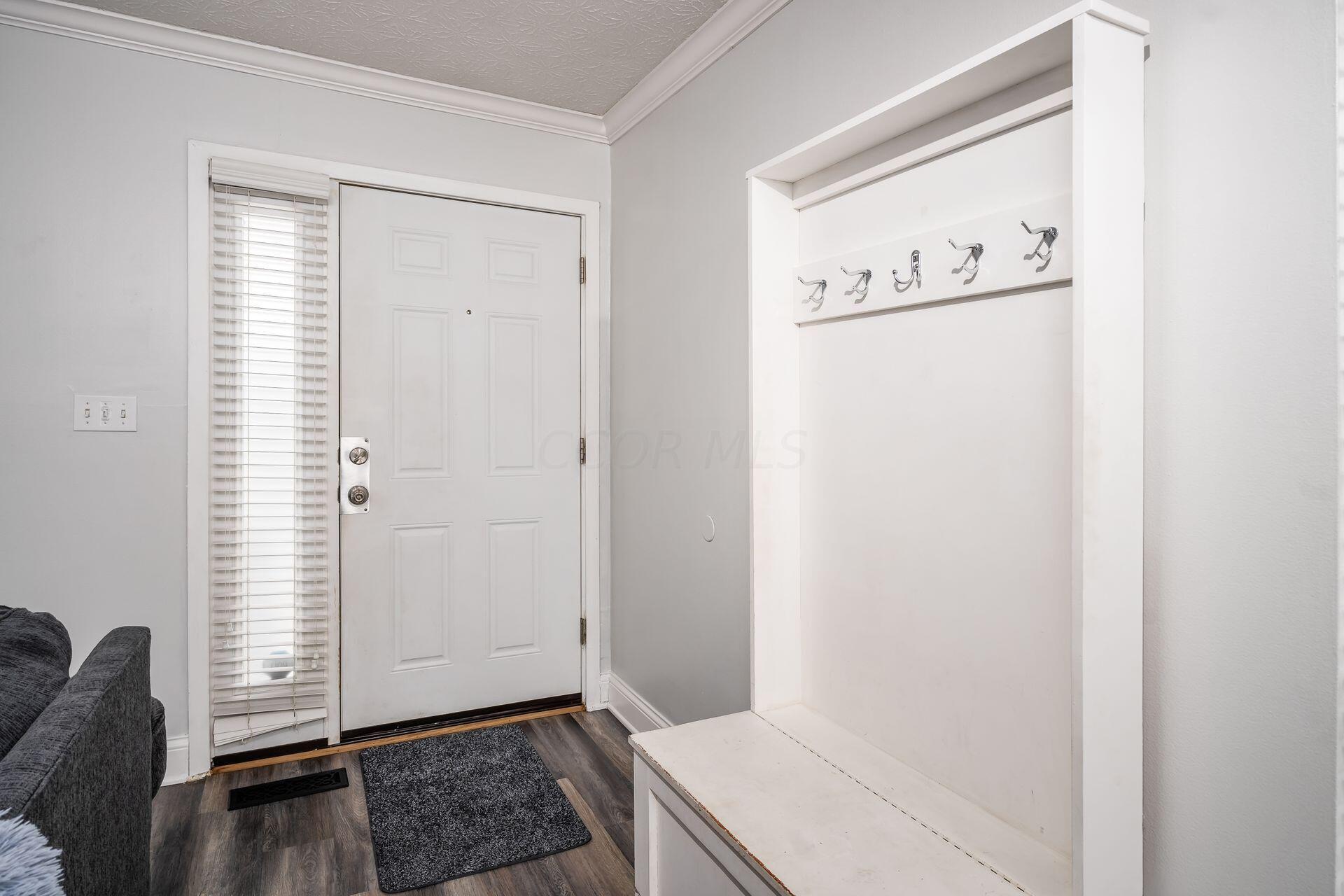 487 Old Coach Road, Unit D Westerville, OH 43081 - Photo 5 of 32 Entry