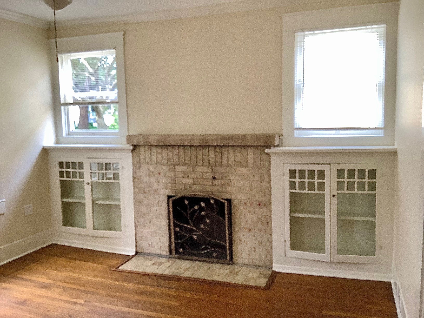 1322 Harvard Street Houston, TX 77008 - Photo 5 of 19 Front living room with fireplace for looks and side cabinets.