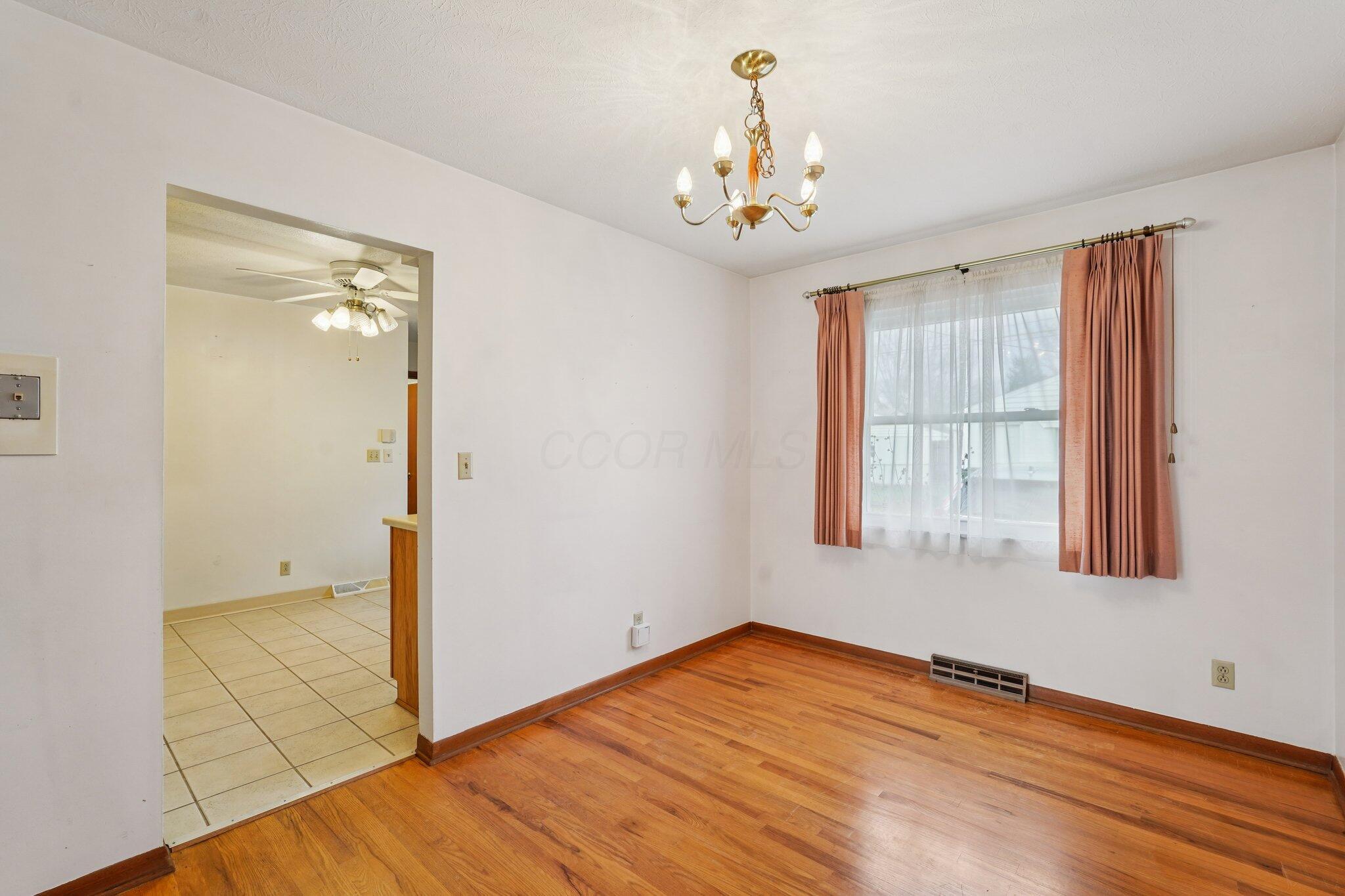 5575 Karl Road Columbus, OH 43229 - Photo 14 of 29 Dining Rm