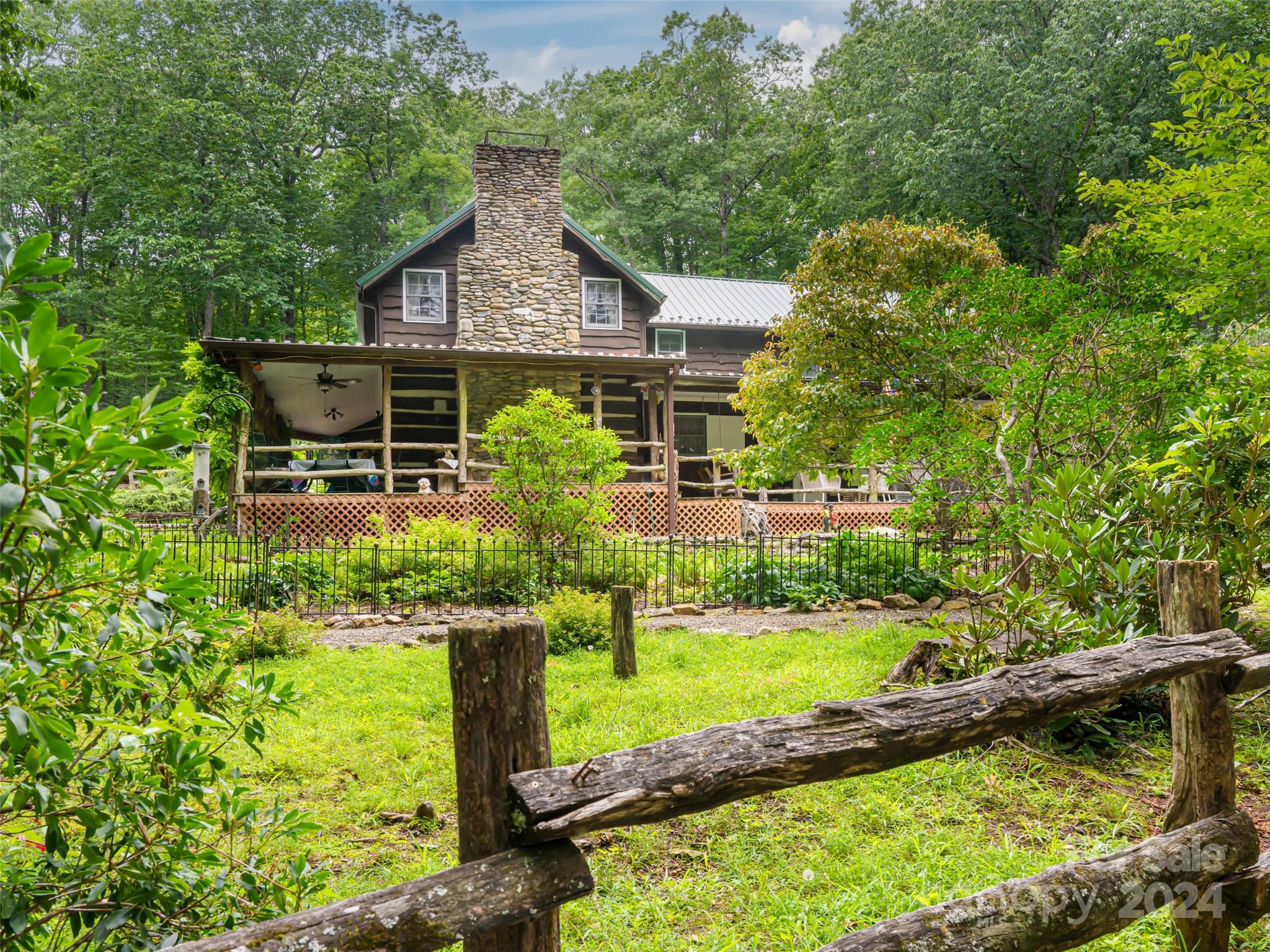 619 Rhododendron Park Road Burnsville, NC 28714 - Photo 20 of 26 Gallery Image 20
