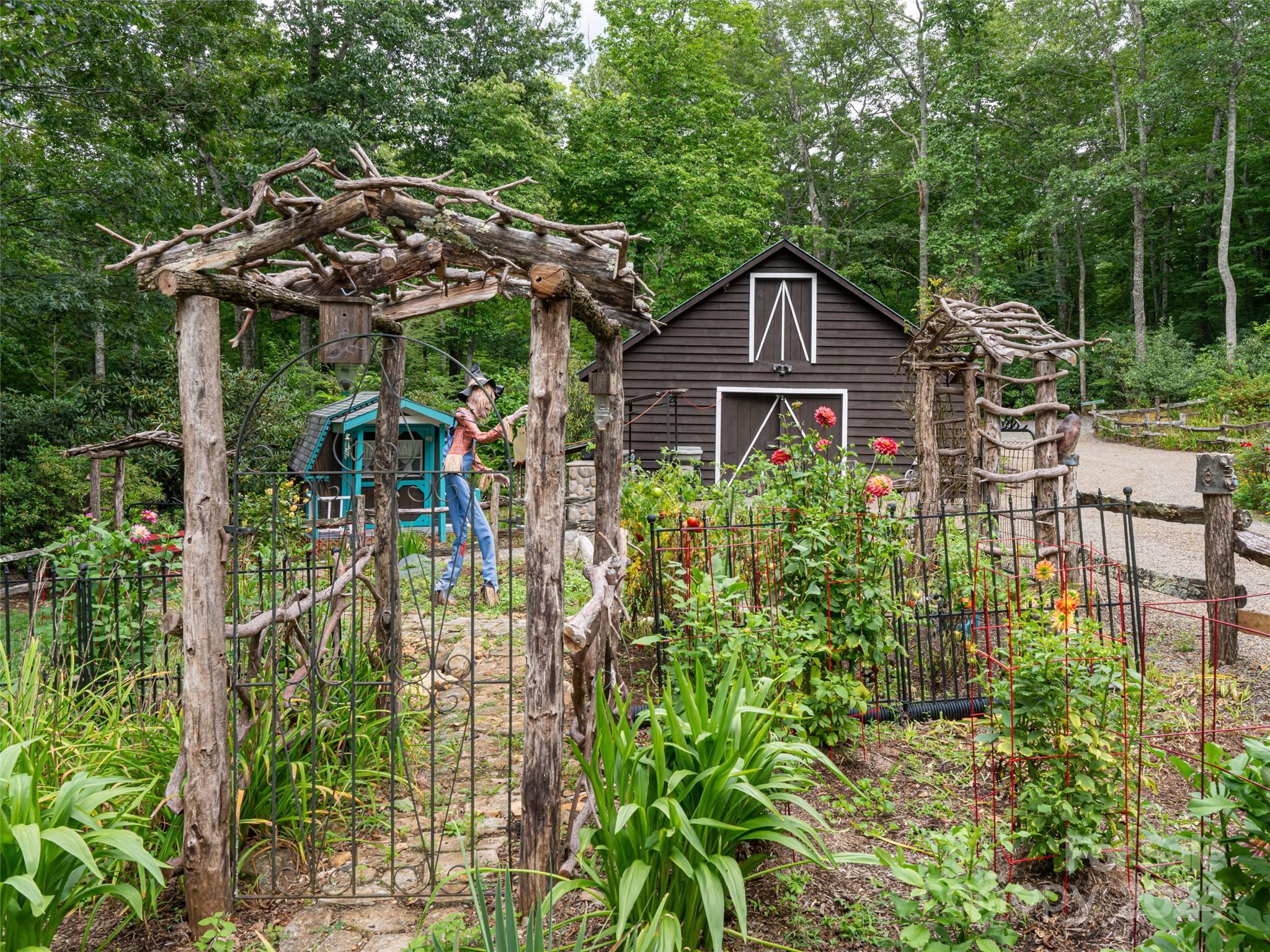 619 Rhododendron Park Road Burnsville, NC 28714 - Photo 23 of 26 Gallery Image 23