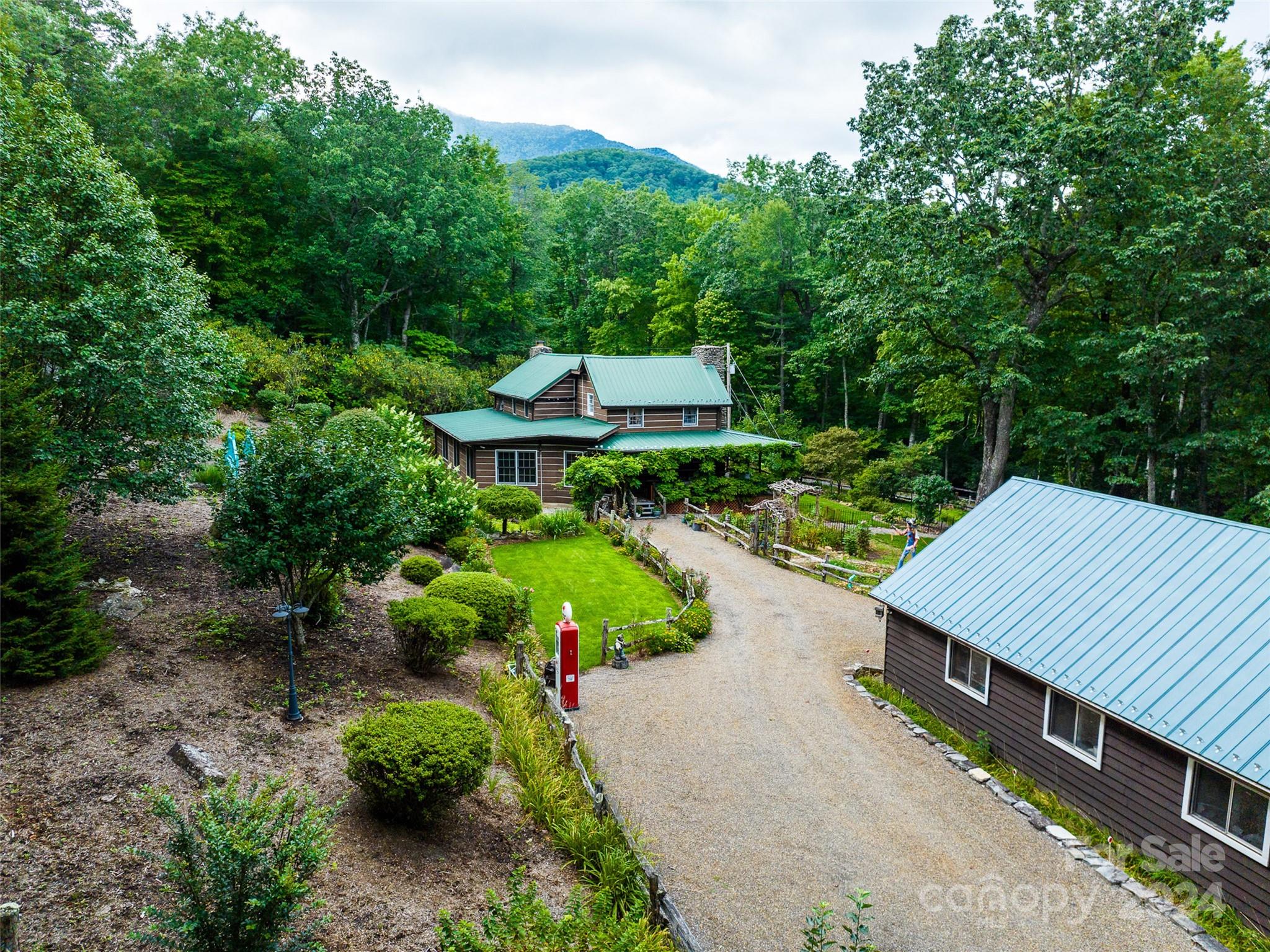 619 Rhododendron Park Road Burnsville, NC 28714 - Photo 4 of 26 Gallery Image 4