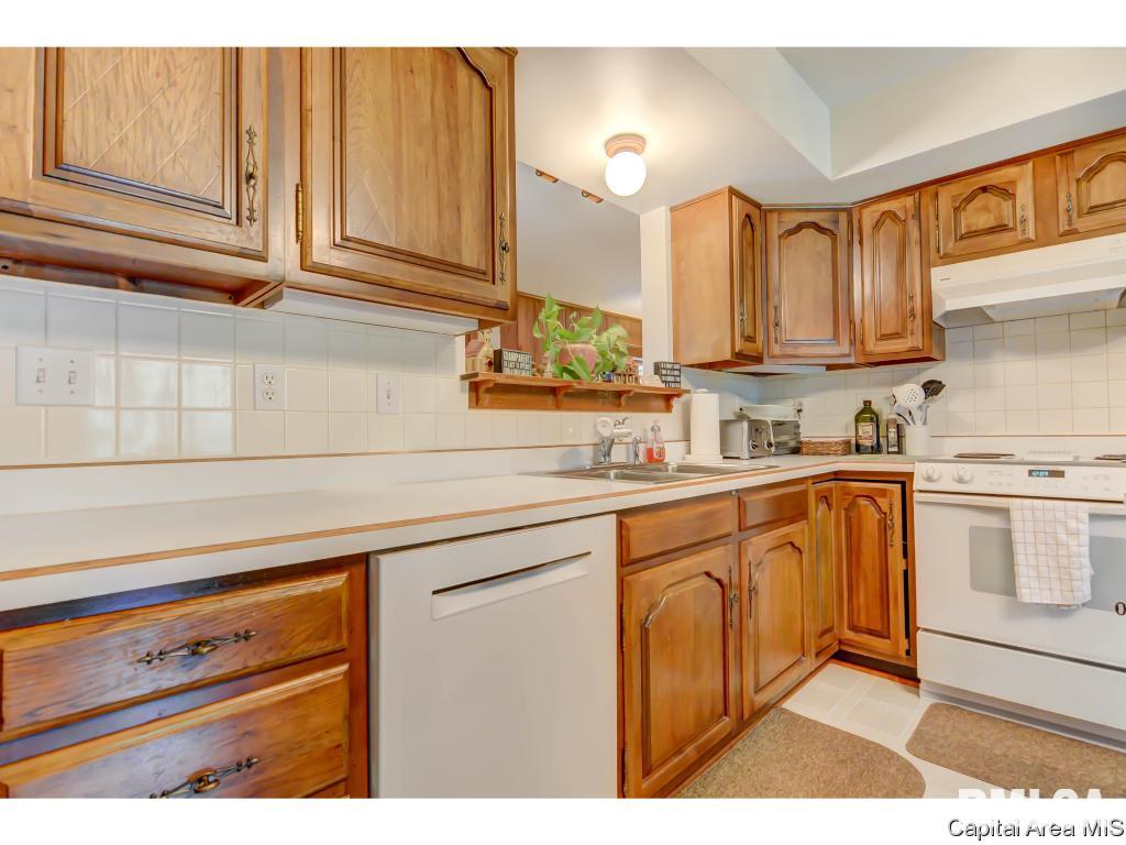 2000 East Hazel Dell Road Springfield, IL 62703 - Photo 13 of 36