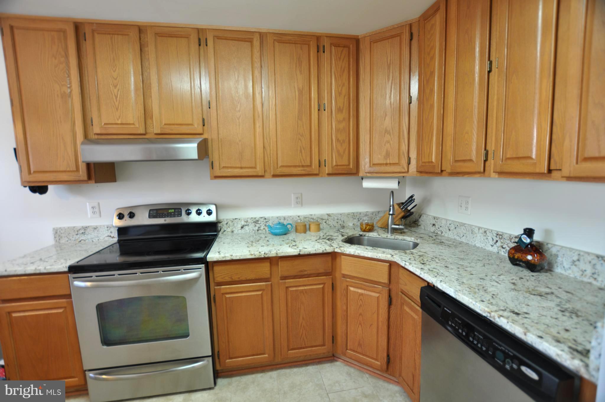 38 Dawn View Court Silver Spring, MD 20904 - Photo 11 of 29 Kitchen - Granite Counter Top