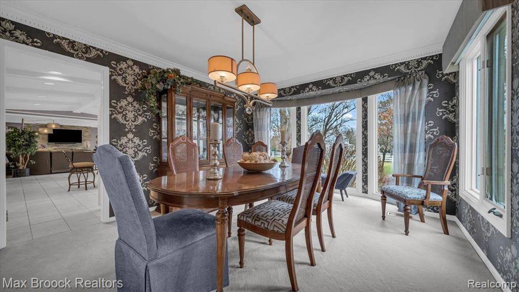 404 Shellbourne Drive Rochester Hills, MI 48309 - Photo 10 of 52