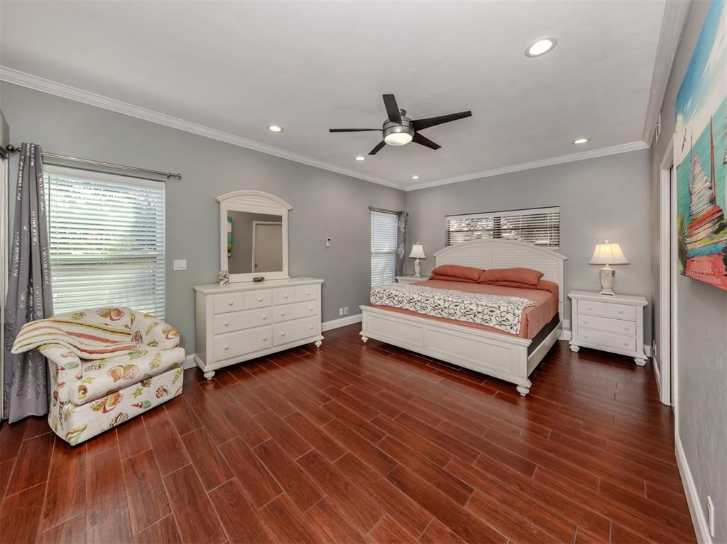 4819 Greenleaf Road Sarasota, FL 34233 - Photo 14 of 30 Gallery Image 14