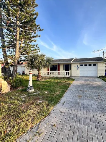 $1,950 | 3924 Headsail Drive, New Port Richey, FL 34652