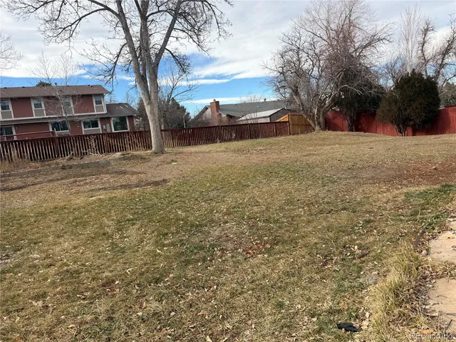 a view of a backyard space