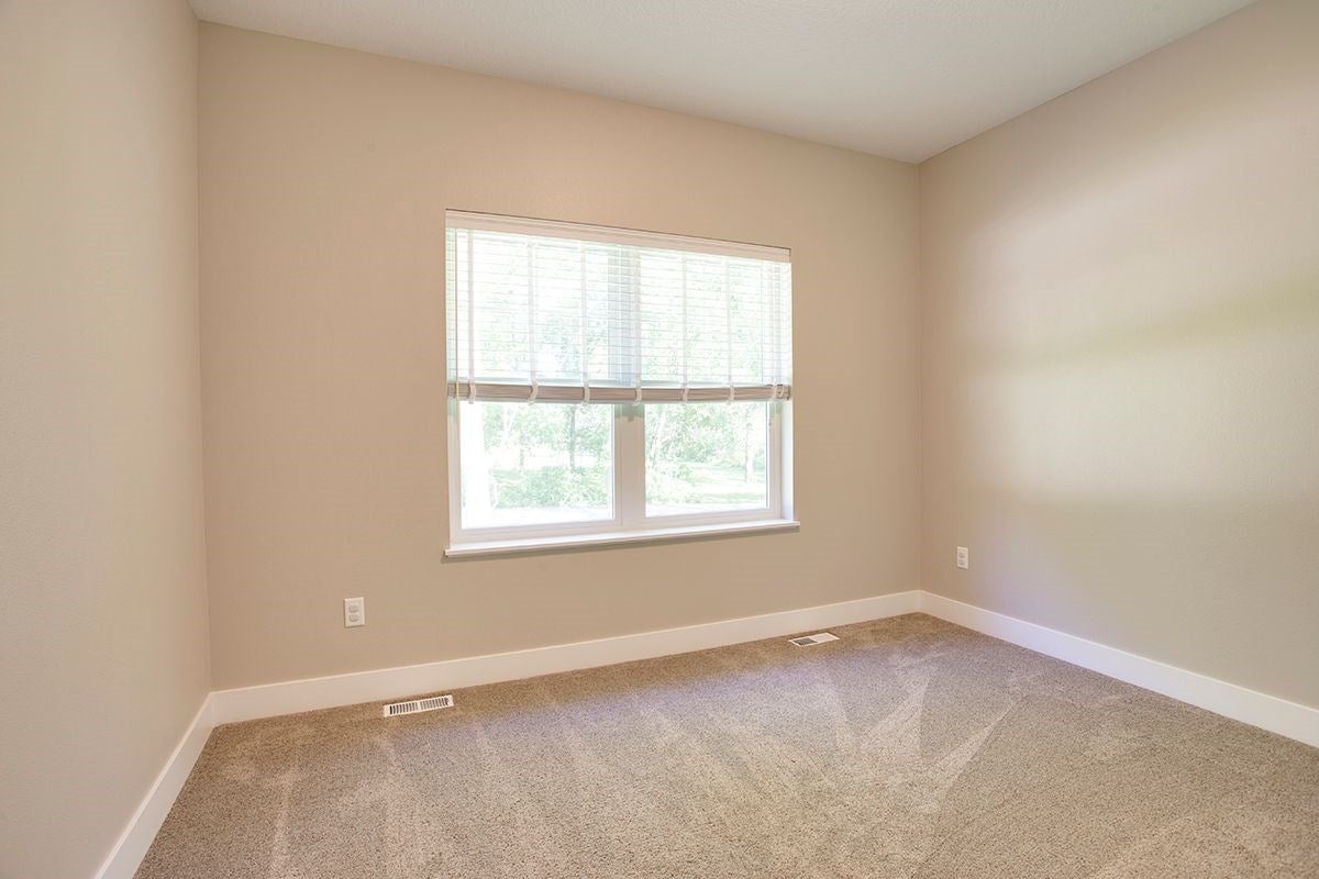 8229 Buck Ridge Road Cedar Falls, IA 50613 - Photo 14 of 22 Gallery Image 14
