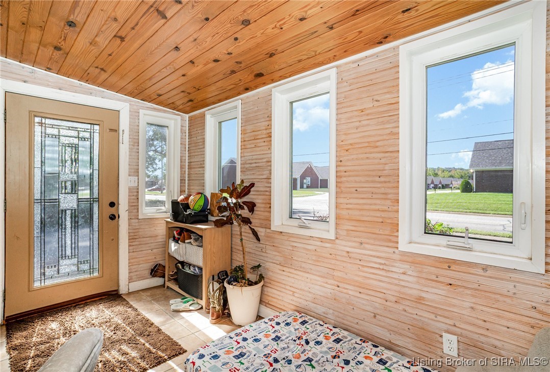 2928 Green Valley Road New Albany, IN 47150 - Photo 2 of 29