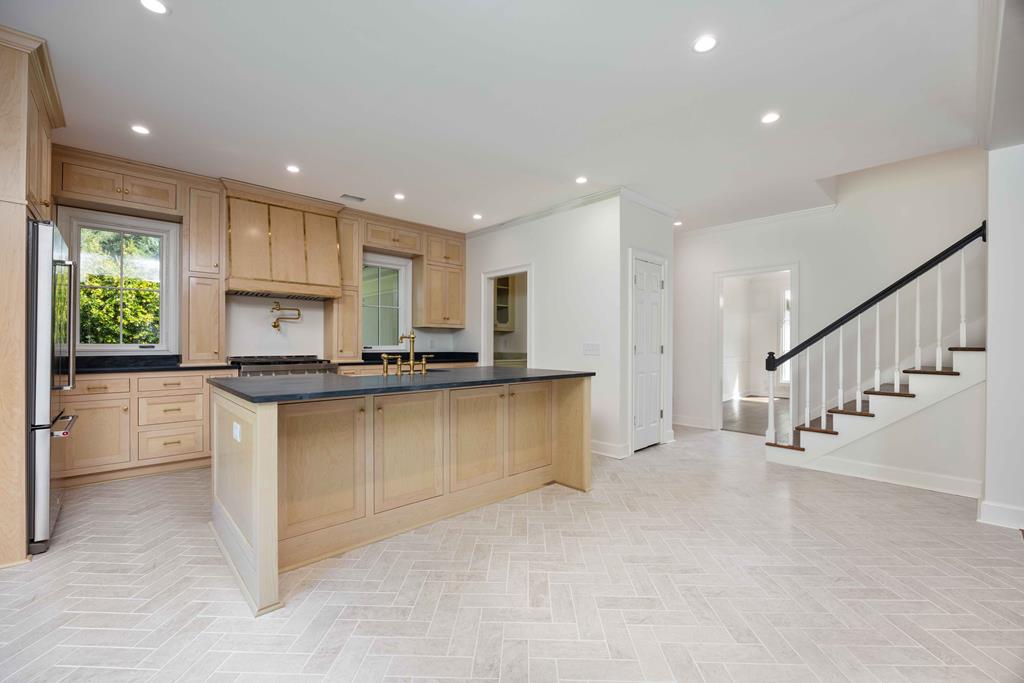 6921 Wethersfield Road Columbus, GA 31904 - Photo 25 of 62 Kitchen with back stairs