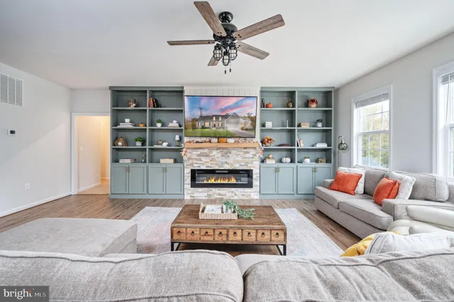 $799,900 | 151 Moffett Lane, Fredericksburg, VA 22406