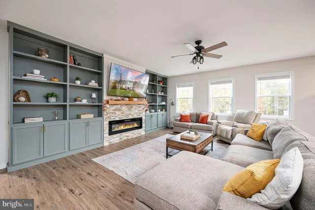 $799,900 | 151 Moffett Lane, Fredericksburg, VA 22406