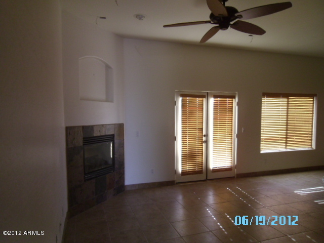897 East Roma Avenue, Unit 3 Phoenix, AZ 85014 - Photo 3 of 11 SANY0578