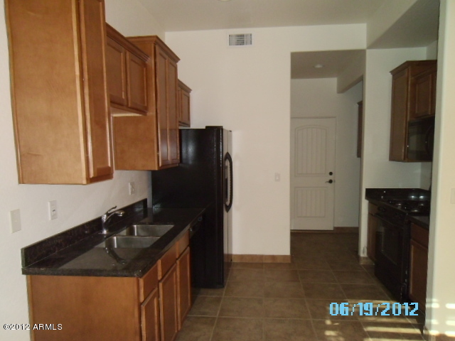 897 East Roma Avenue, Unit 3 Phoenix, AZ 85014 - Photo 4 of 11 SANY0579