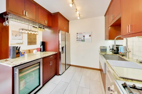 $460,000 | 5400 South Hyde Park Boulevard, Unit B12, Chicago, IL 60615
