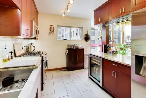 $460,000 | 5400 South Hyde Park Boulevard, Unit B12, Chicago, IL 60615