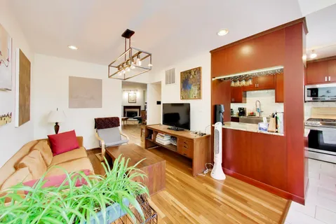 $460,000 | 5400 South Hyde Park Boulevard, Unit B12, Chicago, IL 60615