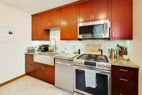 $460,000 | 5400 South Hyde Park Boulevard, Unit B12, Chicago, IL 60615