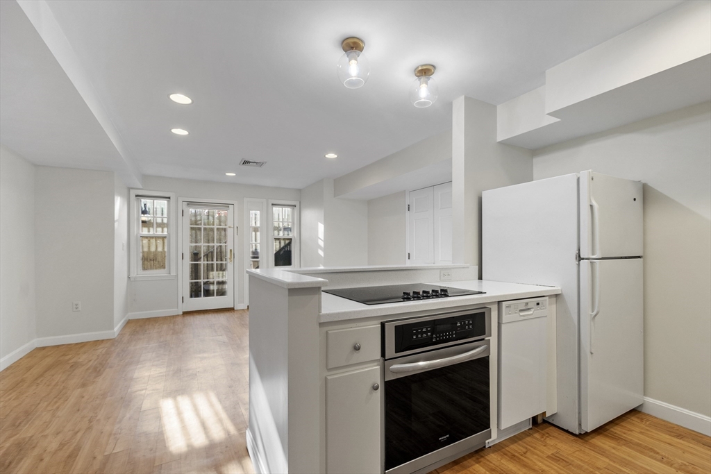 27 R West Street, Unit 8 Beverly, MA 01915 - Photo 4 of 22 Gallery Image 4