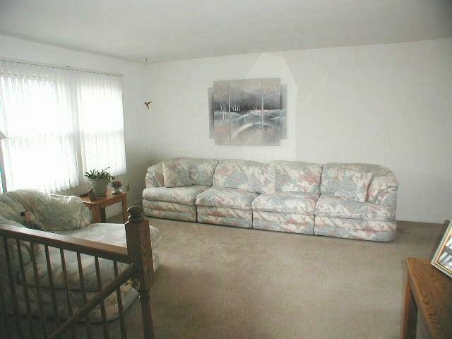 1908 Bedford Road Freeport, IL 61032 - Photo 2 of 9 Gallery Image 2