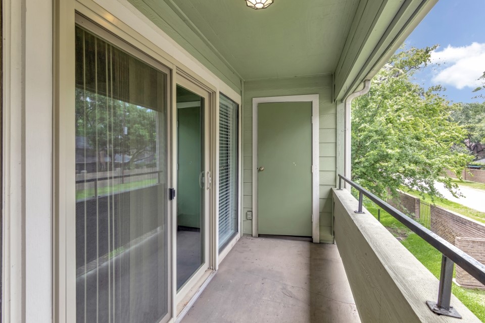 14777 Wunderlich Drive, Unit 1604 Houston, TX 77069 - Photo 16 of 19 a view of balcony and mountain view