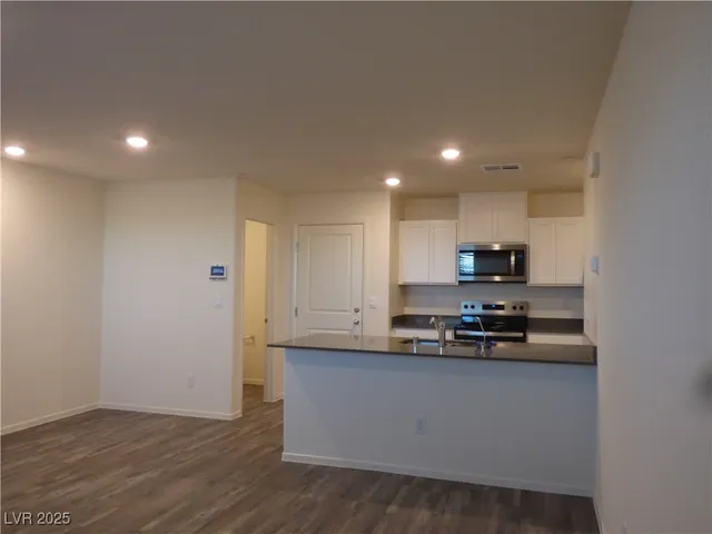$1,895 | 9428 Emerald Mesa Street, Las Vegas, NV 89139