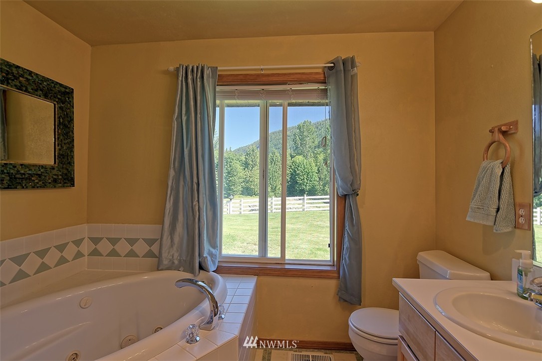 17501 Russian Road Arlington, WA 98223 - Photo 12 of 24 Gallery Image 12
